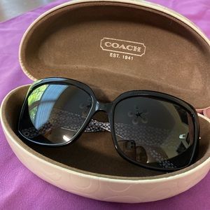 Coach Scarlett sunglasses In black with case
